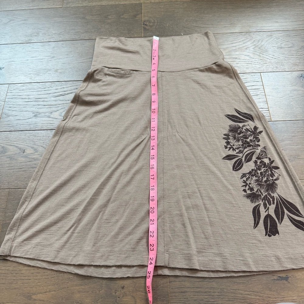 Icebreaker Skirt Sz Medium. Tan with Brown Floral Print - Picture 7 of 10